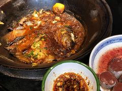 -鱼窝棚柴火铁锅炖(富山屯店)