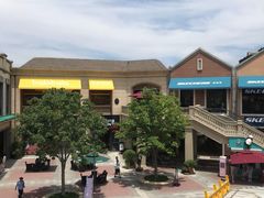 -王府井奥莱临潼小镇(临潼店)