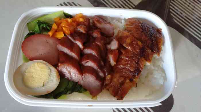 福荣祥烧腊(世博店)-"在耀华路一个脏兮兮的菜场里的做外卖盒饭的.