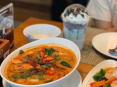 -Chom Cafe and Restaurant