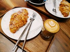 杏仁牛角包-DECAMERON十日谈(卓悦汇店)