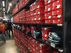 -NIKE上海青浦换季优惠店