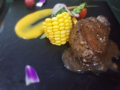煎牛扒鲜菌少司-威克特披萨汉堡