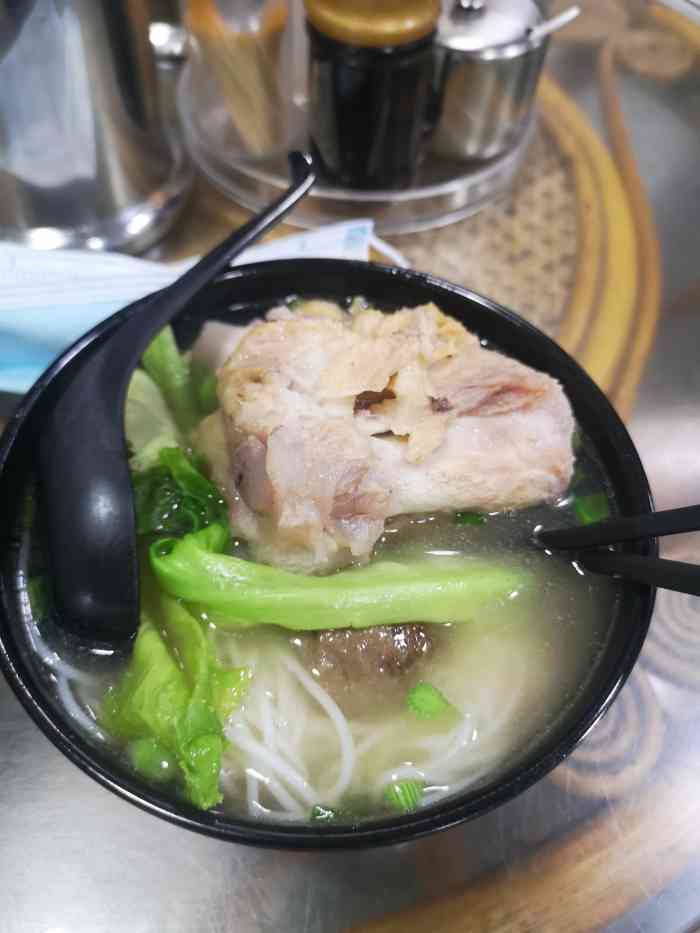 打分    /人 第一次吃筒骨粉,还是挺好吃的.