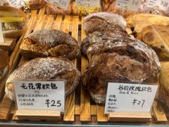 -天井·丑面包搭咖啡