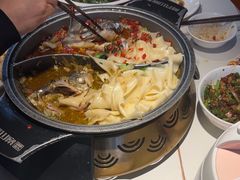 -阿瓦山寨·湘菜现炒·剁椒鱼头王(咸阳总店)