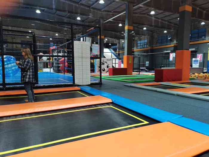 嗨蹦hi boom蹦床工厂·蹦床公园-"我是和我闺蜜一块儿去的.我生日?