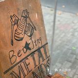 那天溜达着就近找了一家，就这样来到铁手 点了杯dir