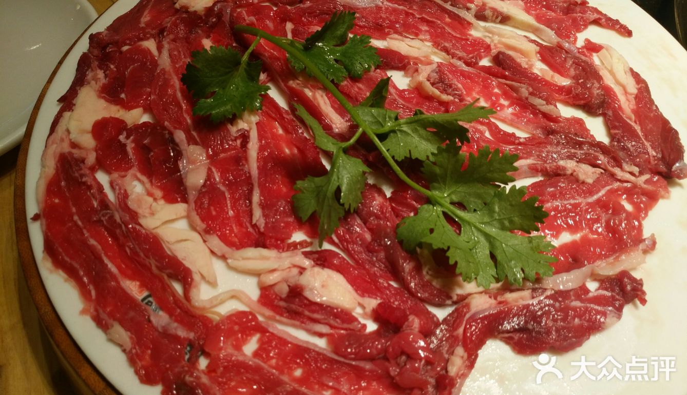 菜品食材很新鲜，毛肚是软糯的感觉我很喜欢！