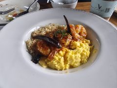 -Chom Cafe and Restaurant