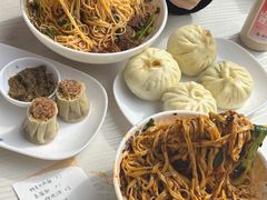 -李与白包子铺(桐梓林店)