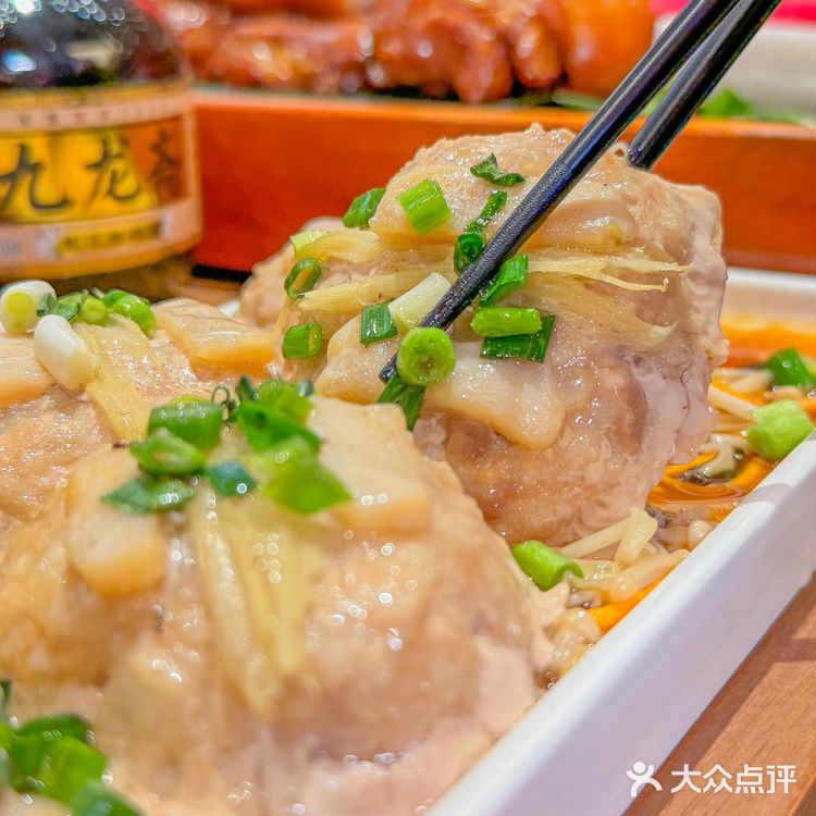 ️朝阳门新开了一家特色融合菜，中午领导请客