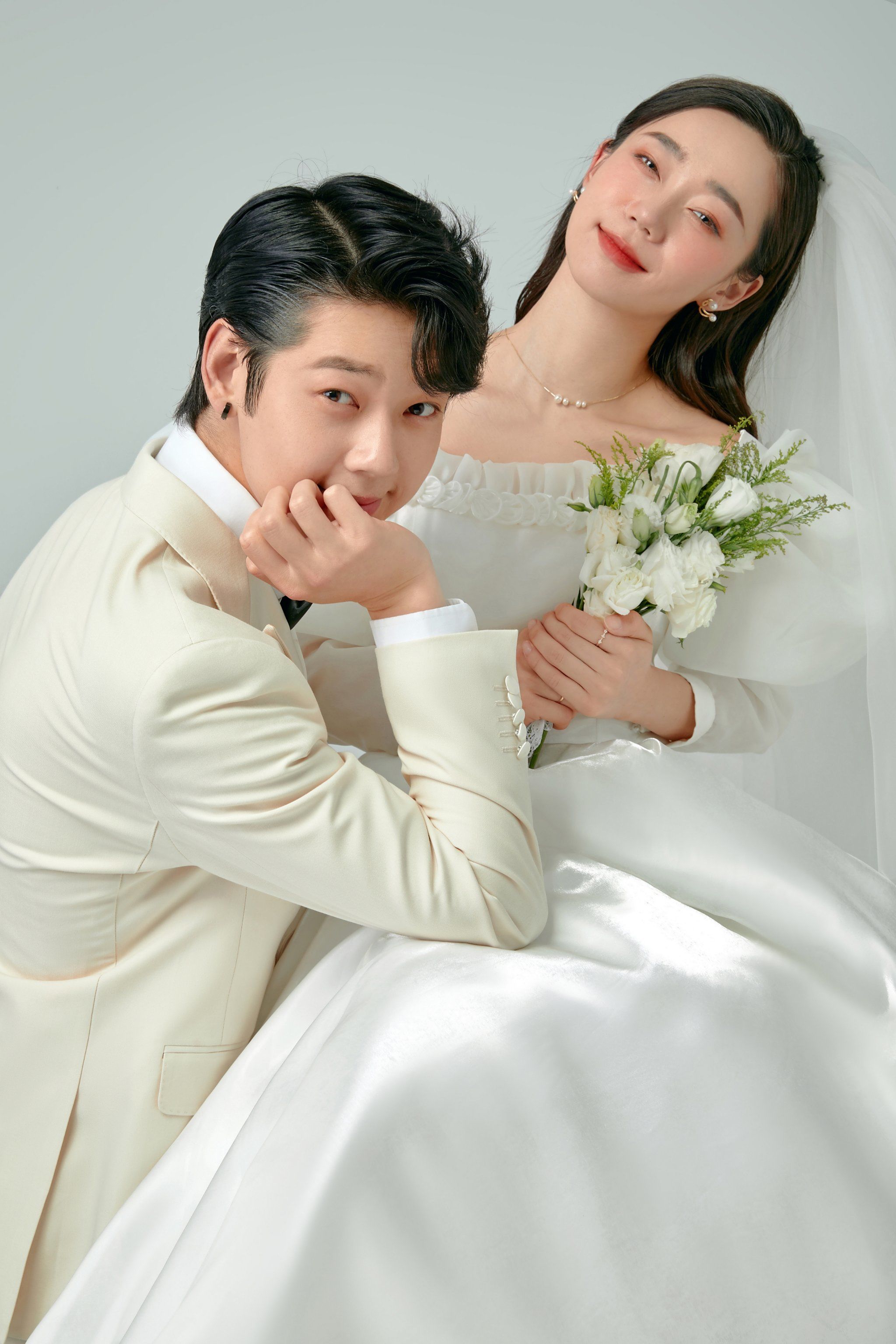 实在太甜啦!超有感觉的室内白纱婚纱照