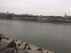 -多瑙河畔鞋履雕塑