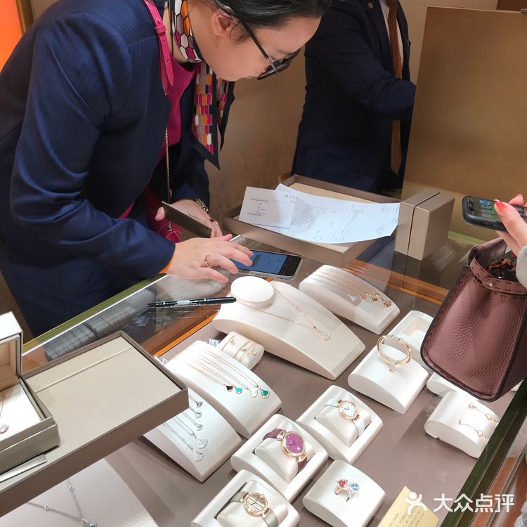 被lv收购后对宝格丽好感上升很多