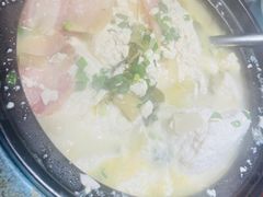 -魏铭鱼头捞饭(晋阳路店)