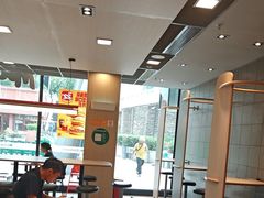-麦当劳(轻轨曹杨路店)