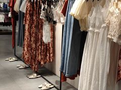 -URBAN REVIVO(七宝领展广场店)