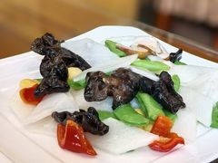 五彩山药炒松茸-烤肉季饭庄