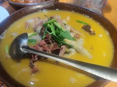-帅巴人舅母子腊蹄民俗村