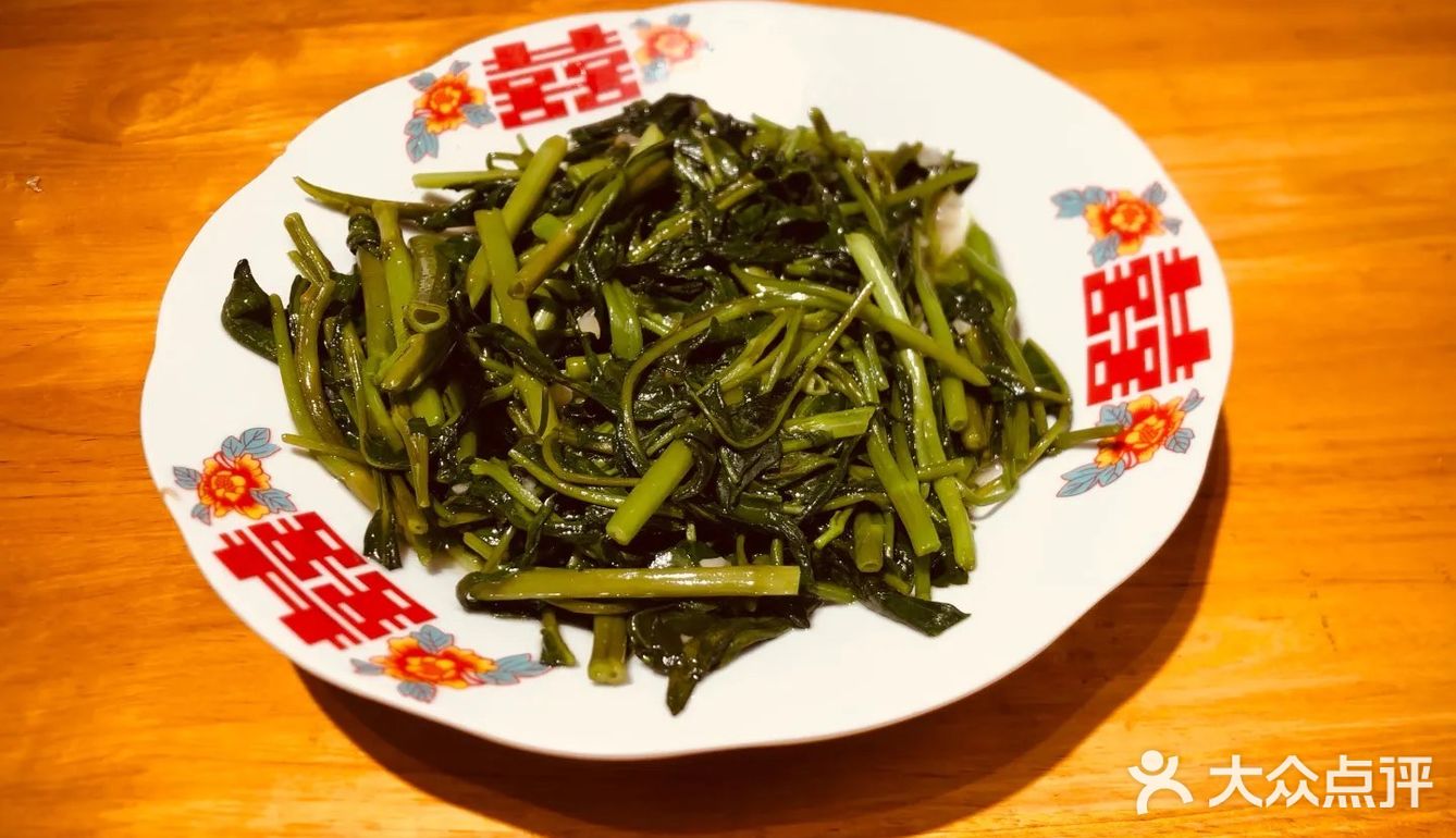 又来老街大排档了，去年和兄弟吃过一次
