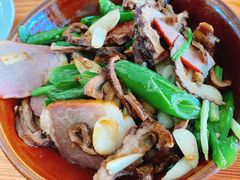 干笋子炒腊肉-禧福徕盆盆香川菜馆