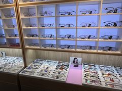 -天空之镜眼镜店蔡司依视路配镜授权零售店(望京颐堤港店)