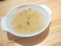 木耳炖桃胶-恋萍小吃(时代店)
