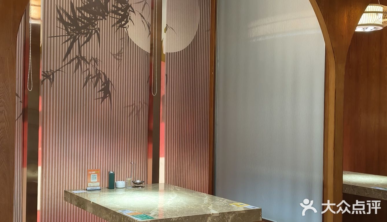 在南昌！洪都大道上！洽角聂！