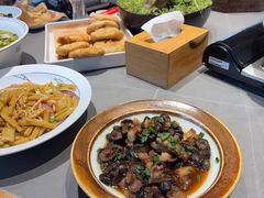 -头上红煨盐鸡·非遗院子餐厅