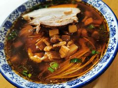 辣酱焖蹄面-裕兴记·三虾面(西北街总店)