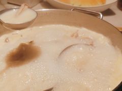 -尚尚仙·酸汤猪手·猪肚鸡火锅(华联万柳购物中心店)