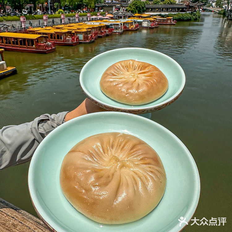 桨声灯影里的金陵蟹黄汤包！一个字绝~