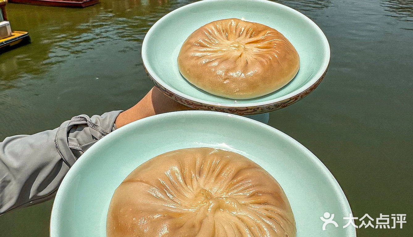 桨声灯影里的金陵蟹黄汤包！一个字绝~