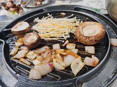 -山野的朋友露营炭火烤肉