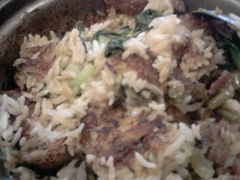 香菇牛肉煲仔饭，有厚厚的香死了的锅巴哦~-张正麻辣串(包河万达店)