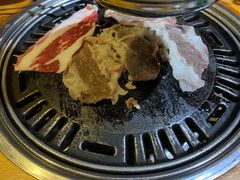 精品牛五花-唯成•韩国炭火烤肉 유성고기