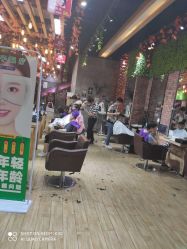 -震轩美容美发连锁店