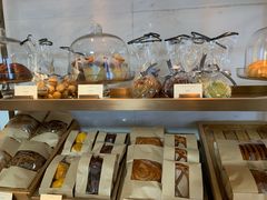 面包甜点陈列柜-王府半岛酒店·半岛精品店