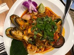 -Chom Cafe and Restaurant