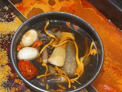 -老牌坊云南鱼豆花火锅(哈西万达店)