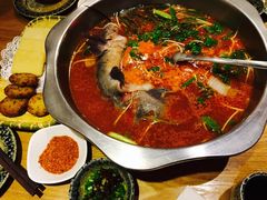 -野山舂·贵州现舂酸汤火锅(鸿通城店)