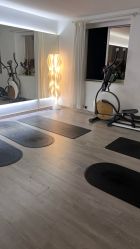 -闺蜜瑜伽·普拉提女性塑形馆