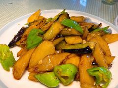 地三鲜-东北哈尔滨酱骨头馆房掌柜铁锅炖