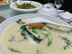 -鞍山大白鲨美食酒店