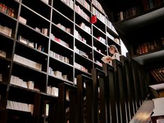 -钟书阁(松江泰晤士小镇店)