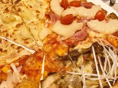 四合一巨大的披萨-必胜客(世欧广场店)