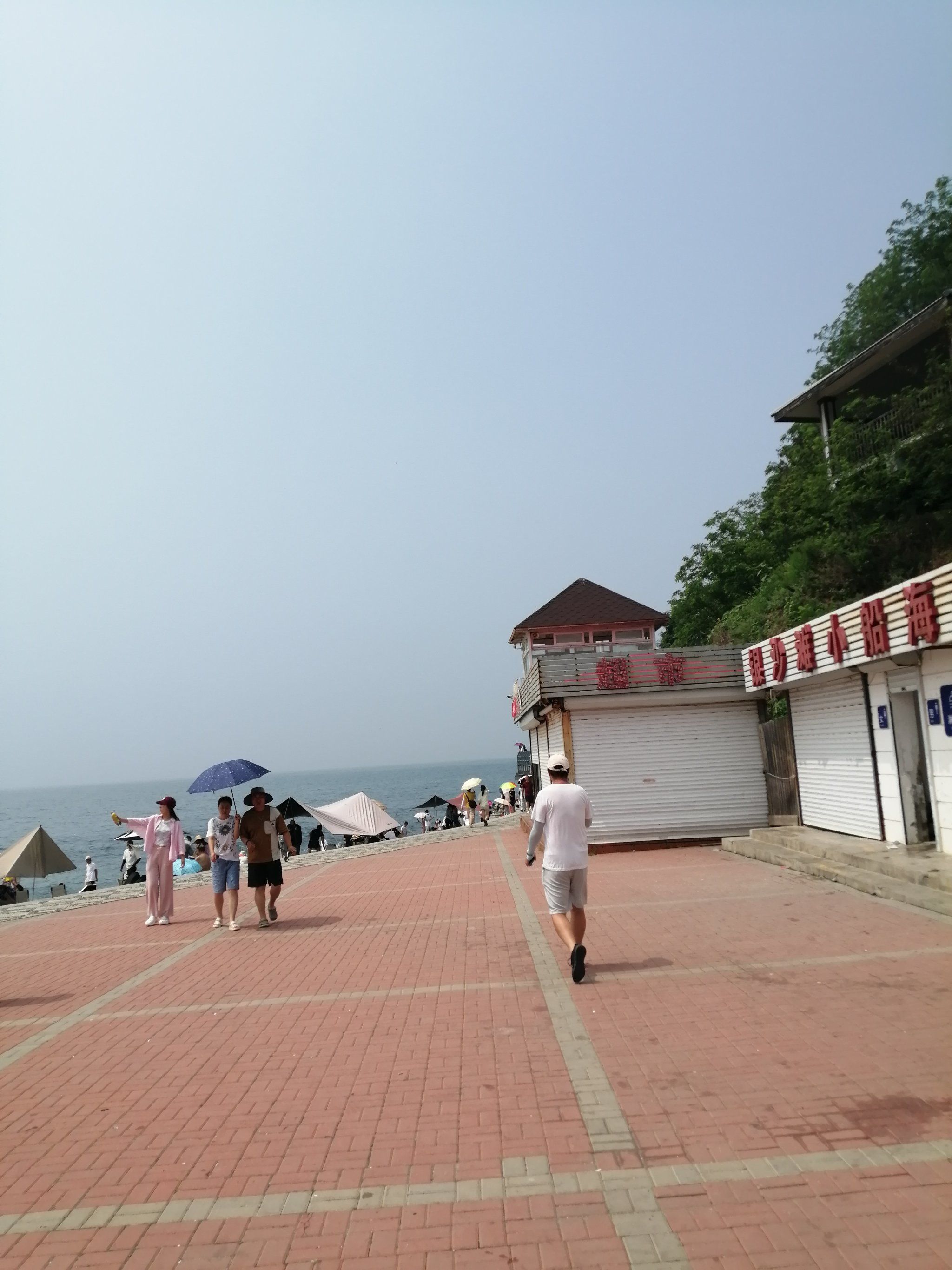 去银沙滩非常的方便,人还多