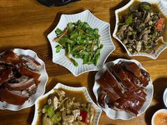 -黄记四更烤乳猪店