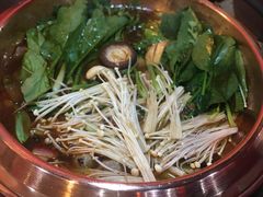 -虾弄弄海派小龙虾·牛羊蝎子火锅